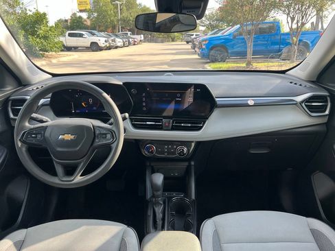 Used 2025 Chevrolet TrailBlazer LT FWD image 12