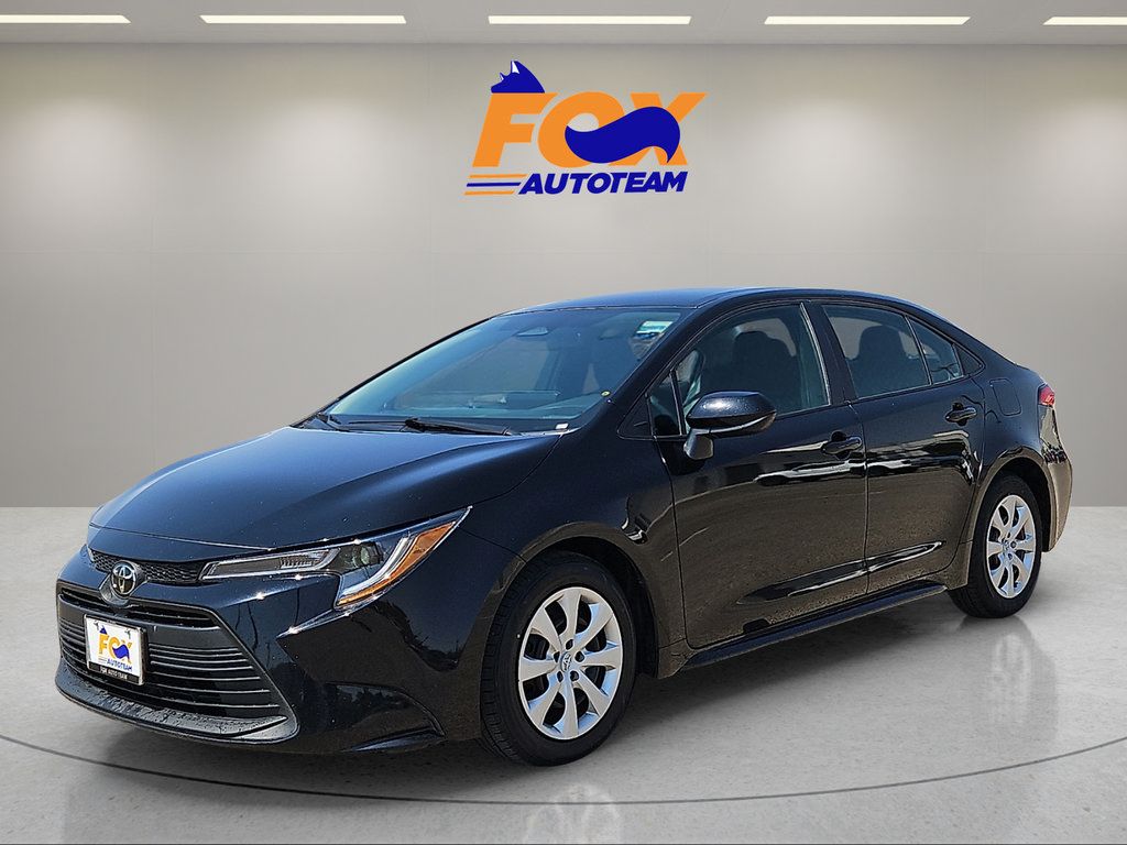 Used 2025 Toyota Corolla LE FWD image 1