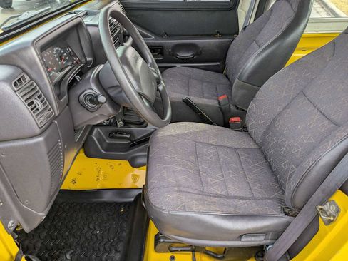 Used 2002 Jeep Wrangler SE image 13