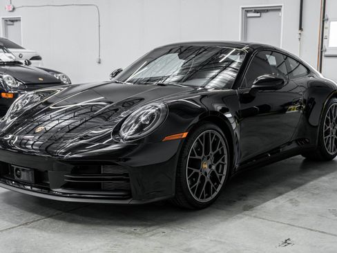 Used 2025 Porsche 911 Carrera RWD image 5