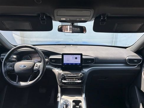 Used 2020 Ford Explorer XLT w/ Equipment Group 202A AWD/4WD image 10