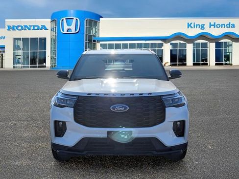 Used 2025 Ford Explorer ST-Line w/ Premium Package image 2