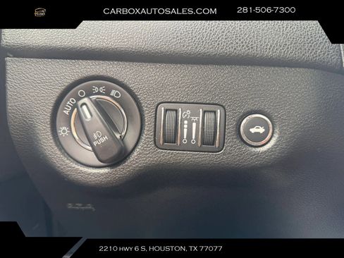 Used 2018 Chrysler 300 S AWD/4WD image 23