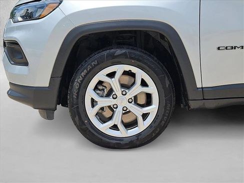 Used 2024 Jeep Compass Latitude AWD/4WD image 22