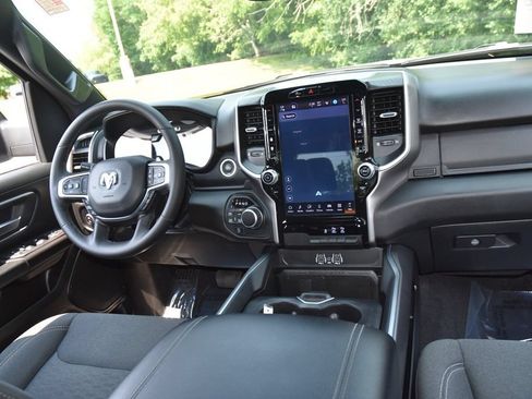 Used 2025 RAM 1500 Big Horn AWD/4WD image 30