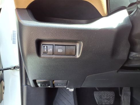 Certified 2022 Toyota RAV4 LE AWD/4WD image 17