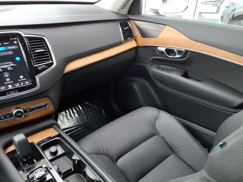 Certified 2025 Volvo XC90 T8 Plus w/ Protection Package AWD/4WD image 22