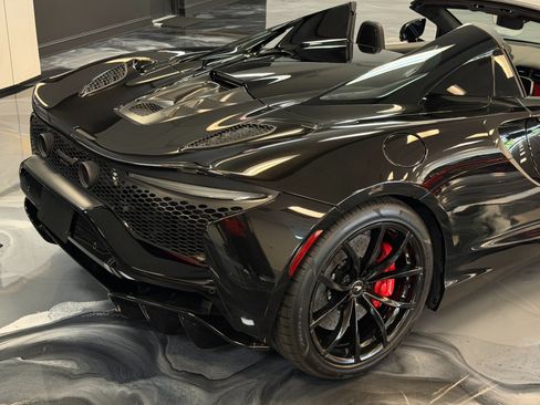 Used 2026 McLaren Artura Spider RWD image 11