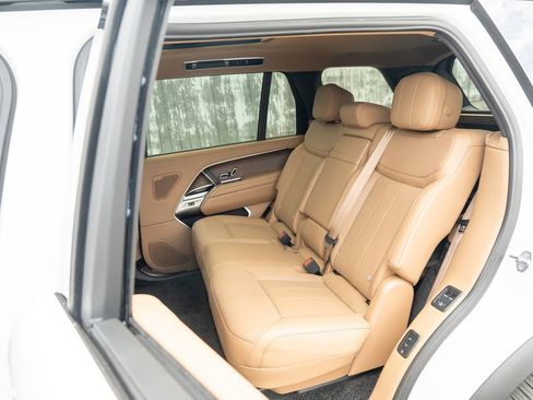 Certified 2025 Land Rover Range Rover Long Wheelbase SE AWD/4WD image 35