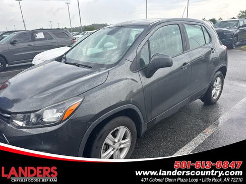 Used 2019 Chevrolet Trax LS FWD image 1