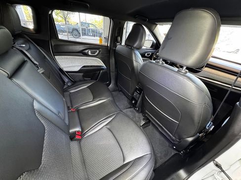 Used 2025 Jeep Compass Latitude AWD/4WD image 50