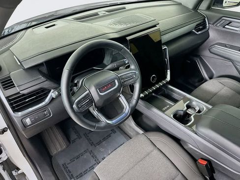 Used 2025 GMC Acadia Elevation image 2