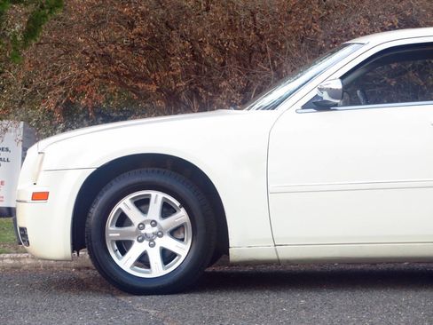 Used 2006 Chrysler 300 Touring w/ Comfort/Convenience Group image 25