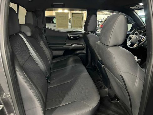 Used 2018 Toyota Tacoma TRD Sport AWD/4WD image 13