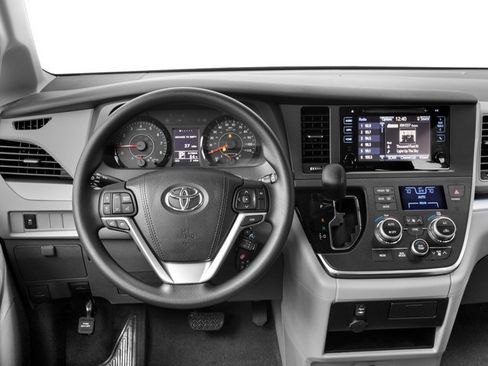 Used 2017 Toyota Sienna LE FWD image 7