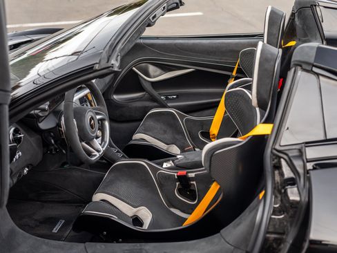 Used 2024 McLaren 750S Spider RWD image 41