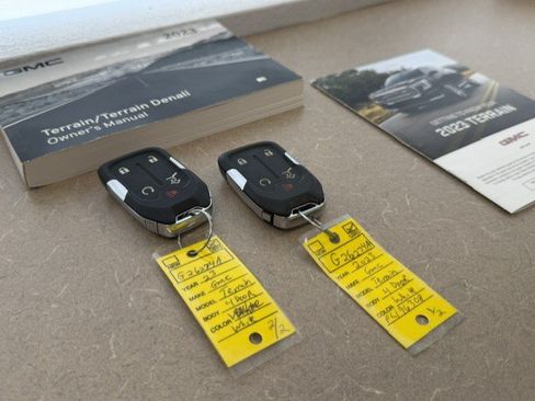 Certified 2023 GMC Terrain SLE w/ Driver Convenience Package AWD/4WD image 15