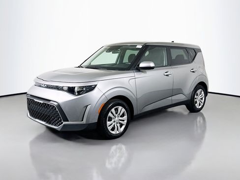 Used 2025 Kia Soul LX w/ LX Technology Package image 4