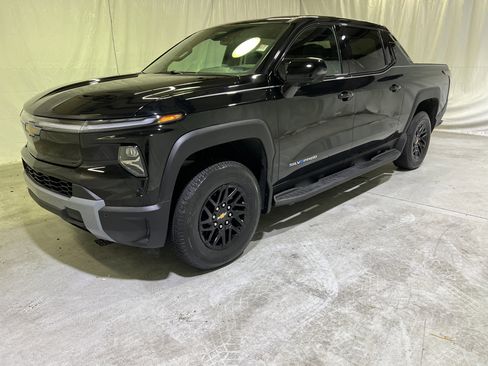 Certified 2025 Chevrolet Silverado EV LT AWD/4WD image 6