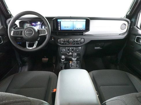 Used 2025 Jeep Wrangler Unlimited Sahara AWD/4WD image 9
