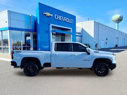 Used 2025 Chevrolet Silverado 3500 LT w/ Trail Boss Package image 2