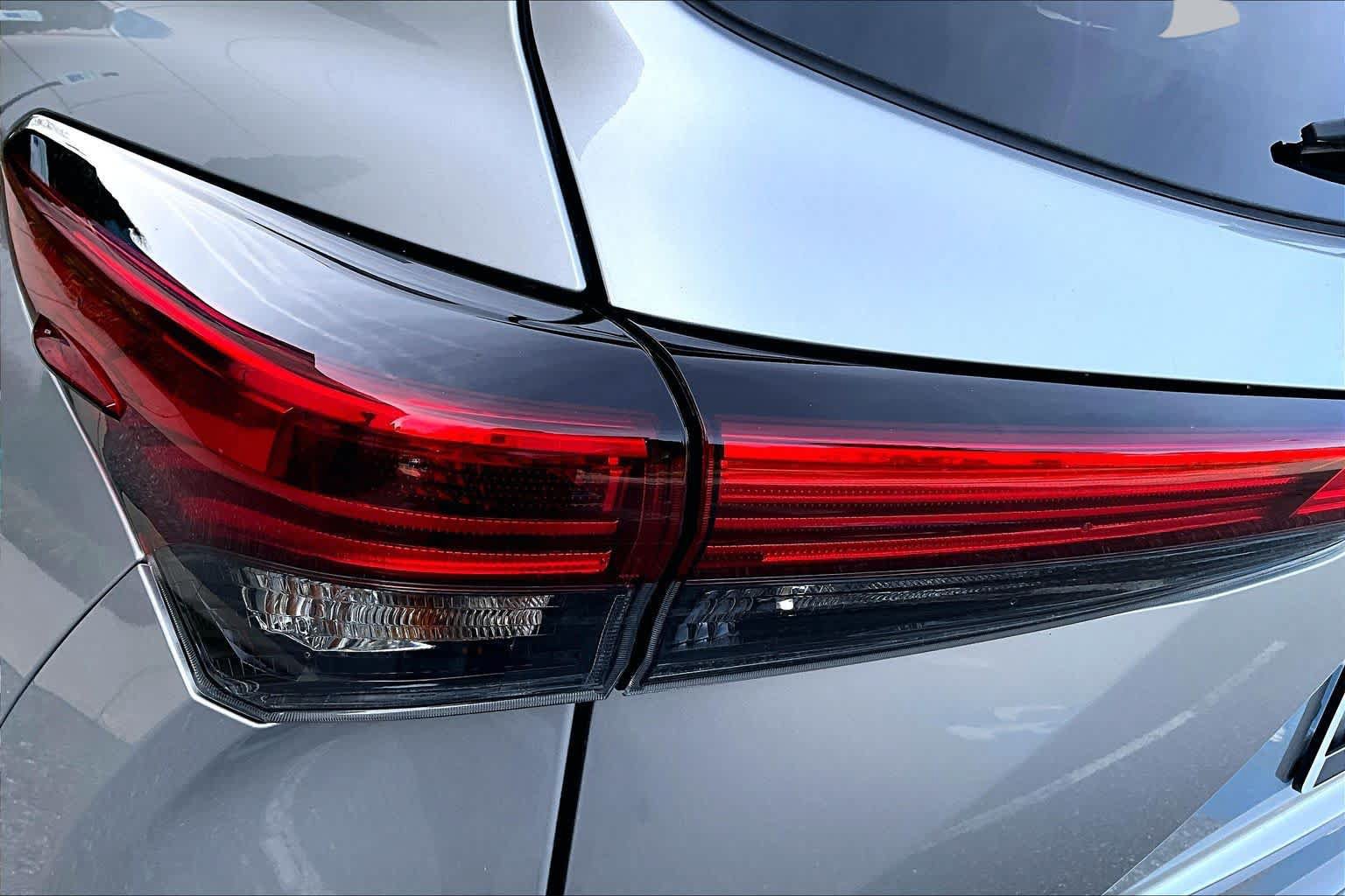 Used 2023 Toyota Highlander L FWD image 27