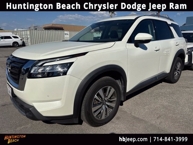 Used 2024 Nissan Pathfinder SL FWD image 1