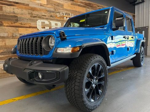 Used 2025 Jeep Gladiator Sport AWD/4WD image 12