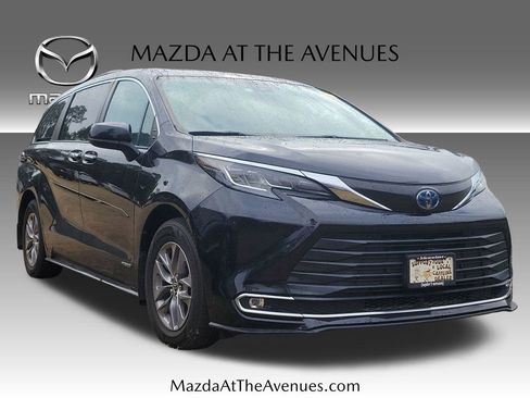 Used 2021 Toyota Sienna XLE w/ XLE Plus Package image 7