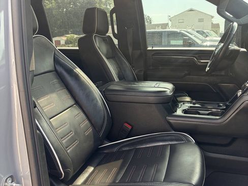 Used 2024 GMC Sierra 2500 AT4X AWD/4WD image 17