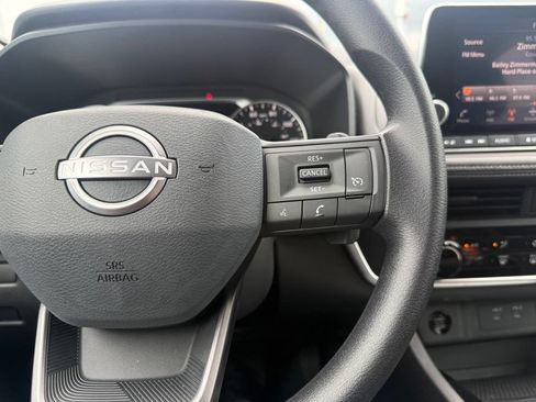 Used 2025 Nissan Rogue S FWD image 9