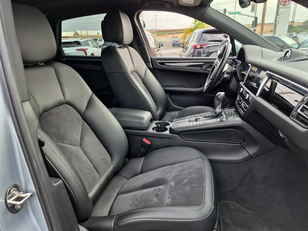 Used 2021 Porsche Macan AWD/4WD image 29