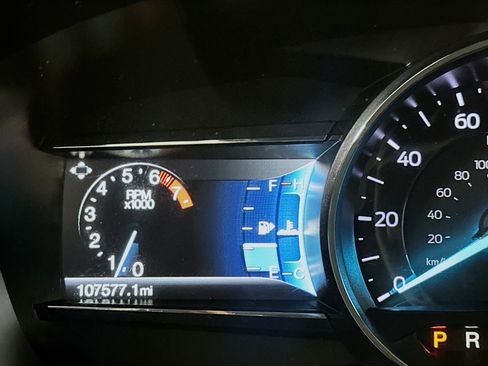Used 2018 Ford Explorer XLT w/ Equipment Group 202A FWD image 18