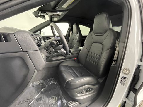 Used 2025 Porsche Cayenne Coupe AWD/4WD image 5
