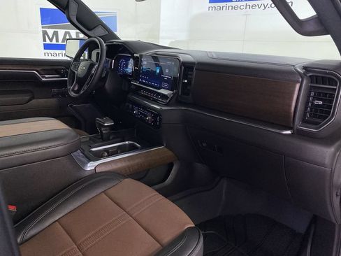 Used 2023 Chevrolet Silverado 1500 High Country w/ High Country Premium Package AWD/4WD image 36