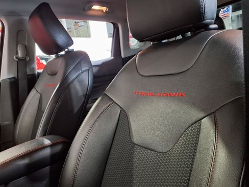 Used 2022 Jeep Compass Trailhawk AWD/4WD image 16