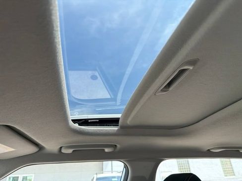 Used 2025 Hyundai Venue SEL FWD image 50