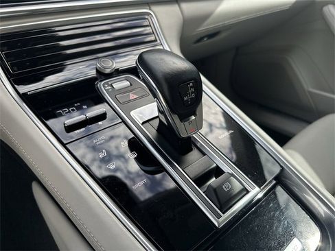 Used 2022 Porsche Panamera 4S image 23