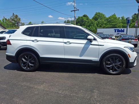 Used 2024 Volkswagen Tiguan SE AWD/4WD image 8