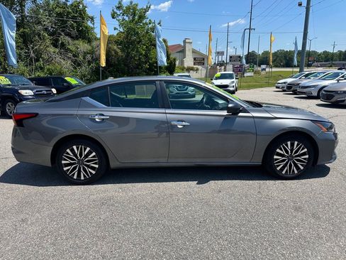 Used 2025 Nissan Altima 2.5 SV FWD image 6