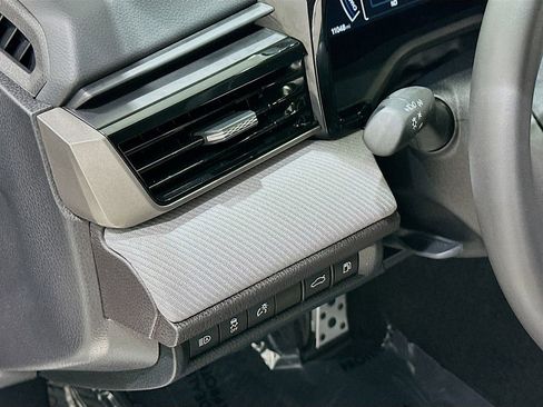 Used 2025 Toyota Camry SE w/ Convenience Package FWD image 10
