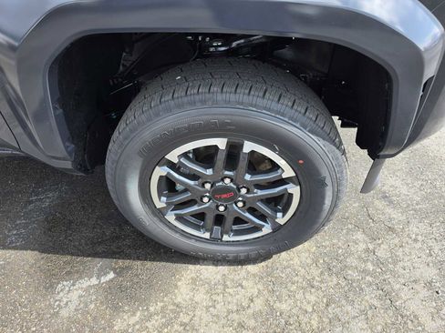 Used 2025 Toyota Tacoma TRD Sport image 10