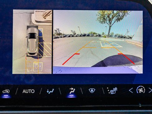 Used 2024 Chevrolet Equinox EV RS FWD image 16