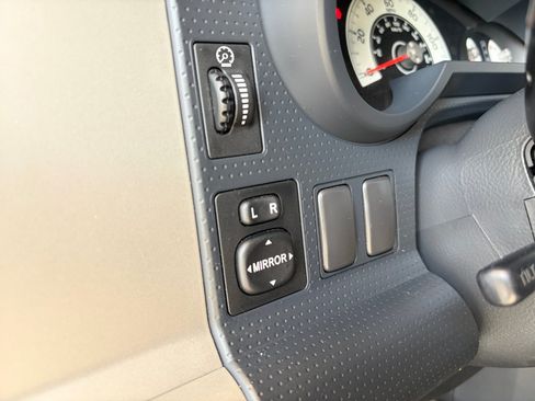 Used 2008 Toyota FJ Cruiser 4WD image 30