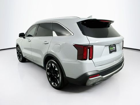 Used 2024 Kia Sorento EX w/ Panoramic Sunroof Package FWD image 5