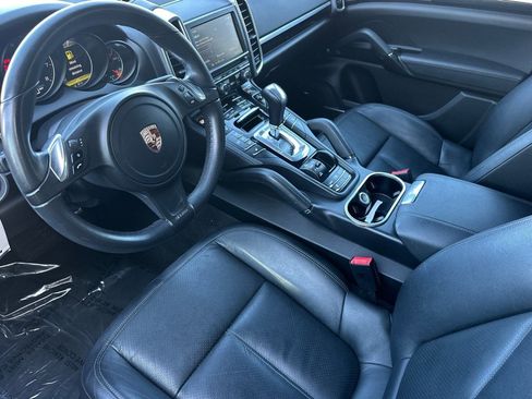 Used 2014 Porsche Cayenne Platinum Edition image 4