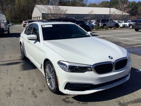 Used 2018 BMW 540i image 2