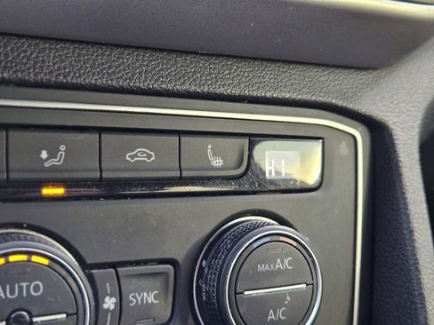 Used 2021 Volkswagen Atlas Cross Sport SE image 28