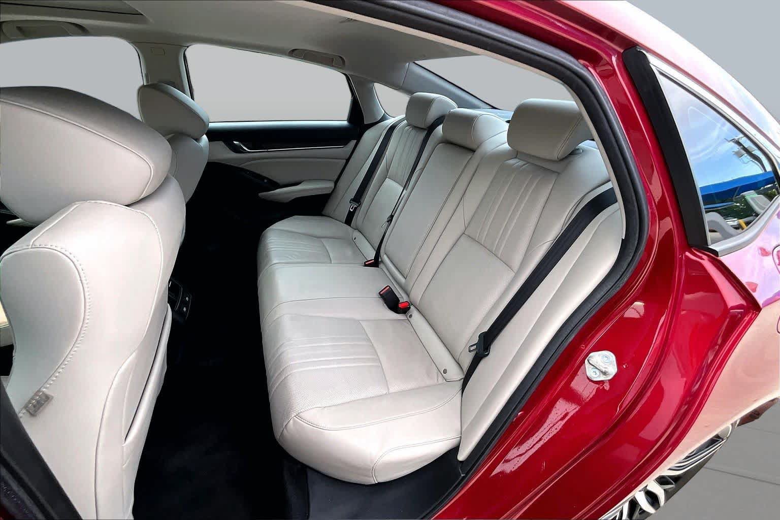Used 2021 Honda Accord Touring image 16