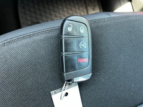 Used 2018 Jeep Renegade Trailhawk AWD/4WD image 38